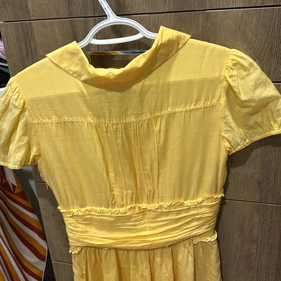 Silk and cotton summer dress. Form fitting waist w/ ruffle bottom. Size 34/small - Picture 3 of 4